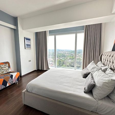 Condotel Aeon Towers Davao 20Mbps Wifi Extérieur photo